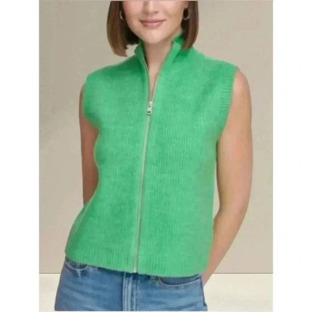 Women's Green Cropped Mock Neck Zip Vest Size Medium Casual Sleeveless New